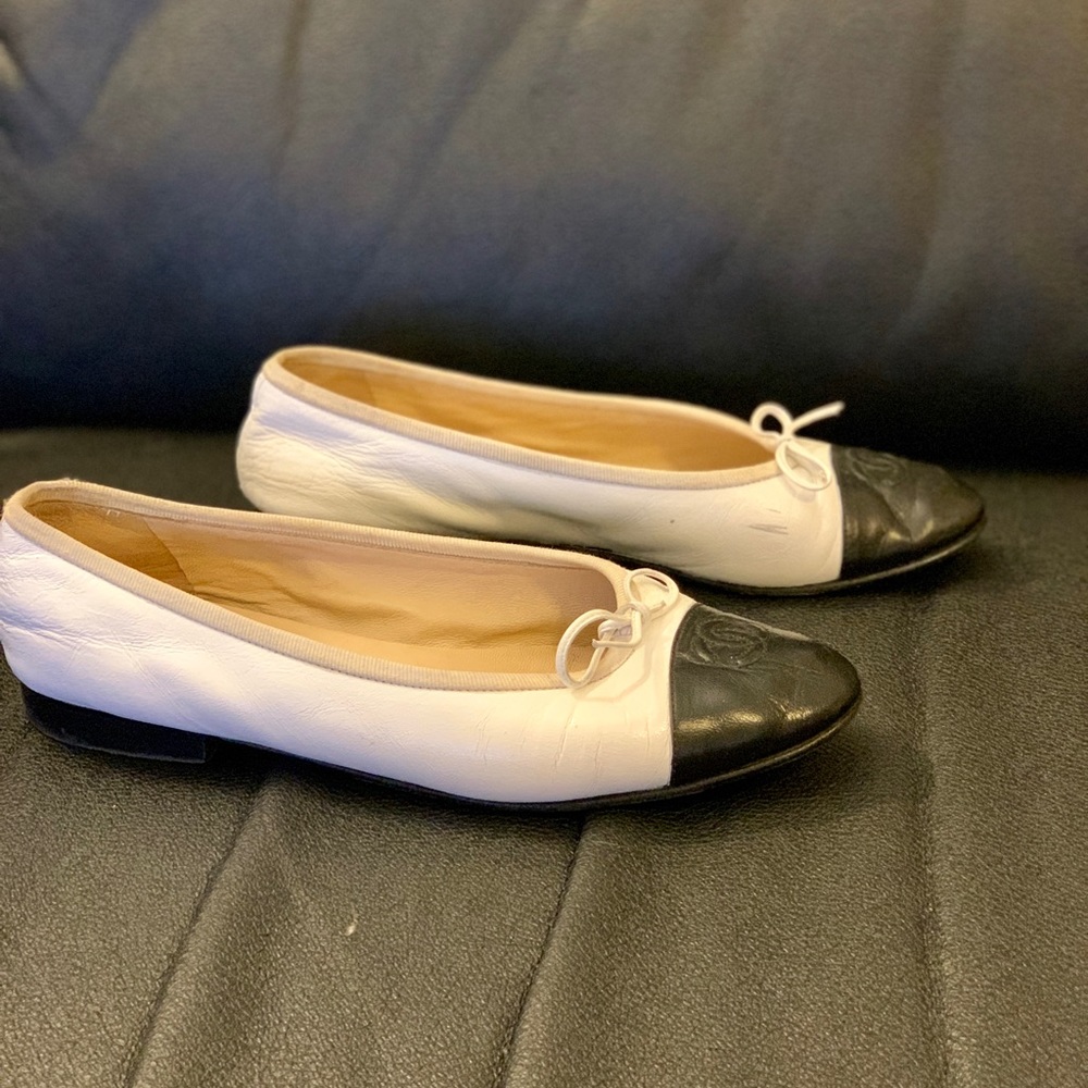 Chanel classic flats black and white 6.5